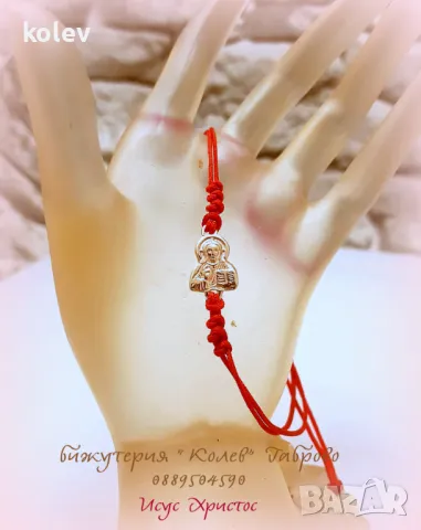 Златна фигура ИСУС ХРИСТОС в гривна червен конец