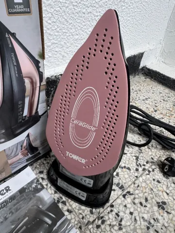 Парна Ютия Tower T22008RGVDE – Мощна Ютия 2400W за Бързо и Лесно Гладене!, снимка 4 - Ютии - 50436436