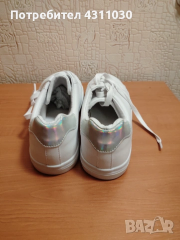 Бели спортни обувки номер 42 нови, снимка 3 - Дамски ботуши - 53380927