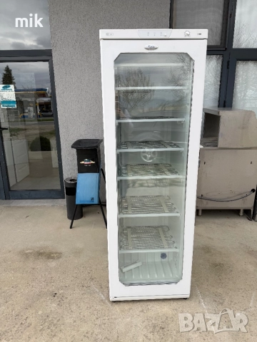 Минусова хладилна витрина 180 см Whirlpool