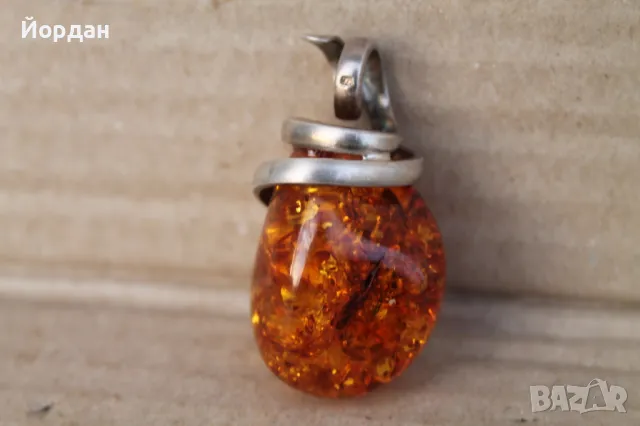 Кехлибарена висулка със сребърен обков, снимка 2 - Колиета, медальони, синджири - 49532292