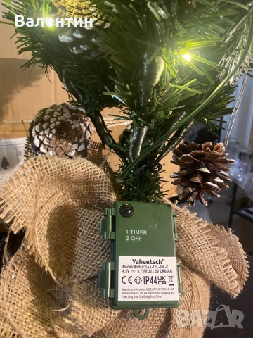 Изкуствена Коледна елха 92см със сняг, 50 светодиода, 10 горски плодове и 10 шишарки, снимка 7 - Декорация за дома - 52314984