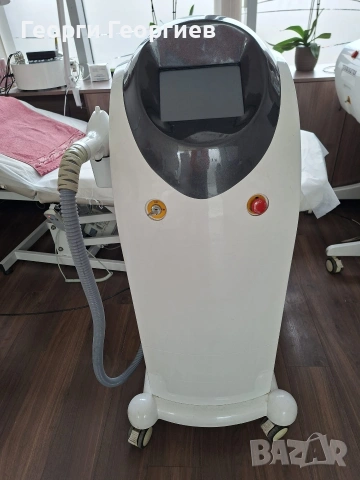 Продавам професионален козметичен лазер 808nm.