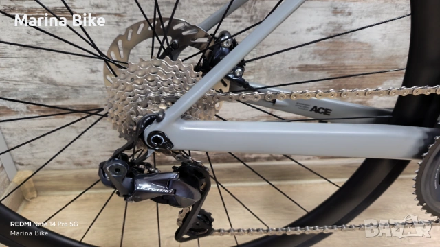 Карбонов шосеен велосипед BMC Teammachine SLR01 Four Disc Ultegra Di2 CRD351 | 47, снимка 4 - Велосипеди - 53664398