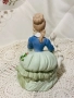 порцеланова статуетка , снимка 5