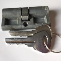 патронник за секретна брава+2 ключа, снимка 1 - Други - 40421003
