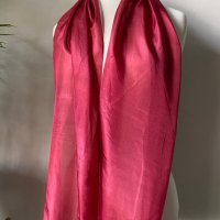 Копринен шал в червен цвят, снимка 1 - Шалове - 40439386