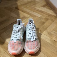 Adidas ultraboost, снимка 2 - Маратонки - 44354407