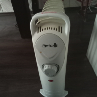 Продавам малък маслен радиатор, снимка 2 - Радиатори - 44582966