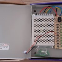 Захранване за видеонаблюдение  Захранващ блок в метално табло със заключване 12V DC 5А за DVR,камери, снимка 1 - IP камери - 41463240