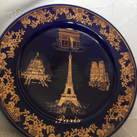 Порцеланови чинии син кобалт, декорирани със злато, Хихон/Gijon и Париж/Paris с поставки, нови, снимка 7 - Колекции - 36404475