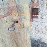 Дървена стара врата с брава, снимка 4 - Антикварни и старинни предмети - 42573324