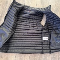 Оригинален елек TOMMY HILFIGER, снимка 2 - Якета - 34622807