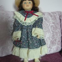 Колекционерска порцеланова кукла BEATRICE, снимка 1 - Колекции - 41243822