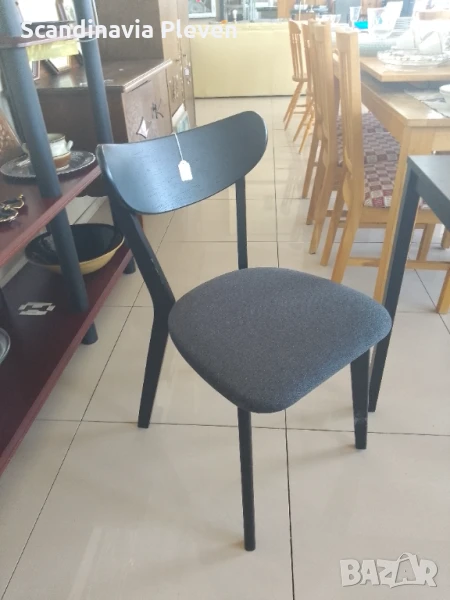 2 броя черни дървени столове, снимка 1