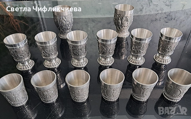 Колекционерски чаши с релефни сцени на исторически мотиви