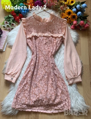 Розова дантелена рокля