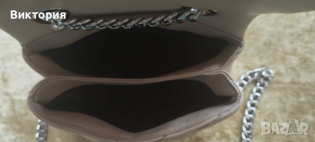 Оригинална чанта Armani Exchange – малък размер | Цвят: светло бежово-розов, снимка 8 - Чанти - 51247410