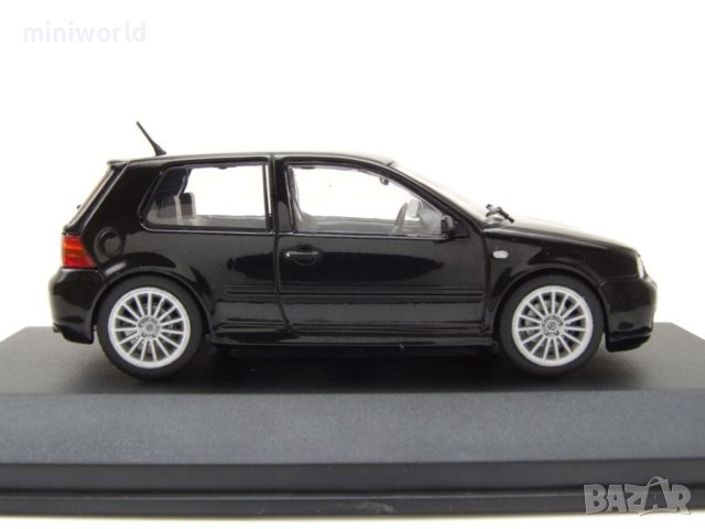 VW Golf 4 R32 2003 - мащаб 1:43 на Solido моделът е нов в PVC дисплей-кейс, снимка 4 - Колекции - 44474866