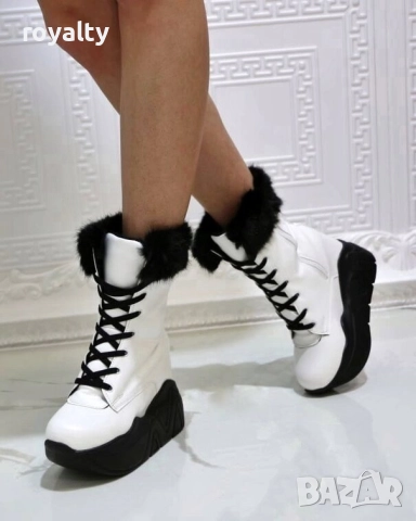 Боти на платформа - бяла кожа с черен пух и черно ходило