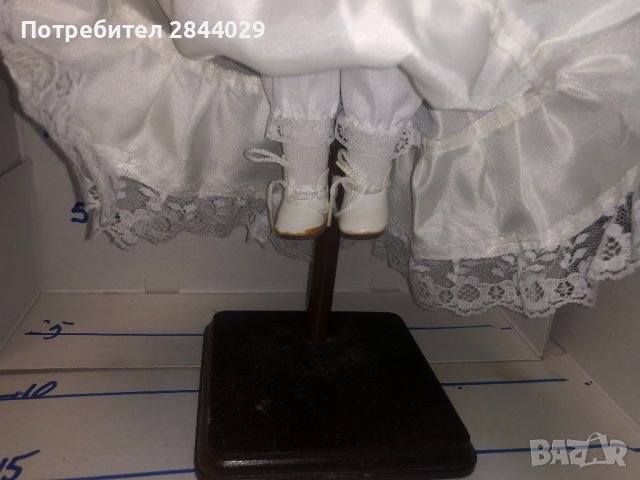 продавам стара порцеланова кукла 30 см на поствка, снимка 3 - Колекции - 40187874
