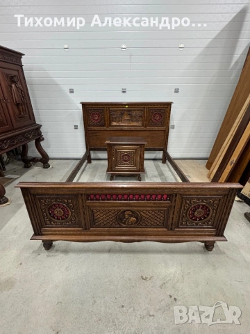 Спалня и едно нощтно шкафче от дъбов масив