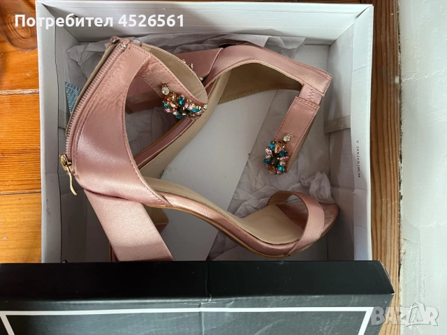 Елегантни розови сатенени сандали с бижу – истински акцент за специални поводи, снимка 2 - Сандали - 52942985
