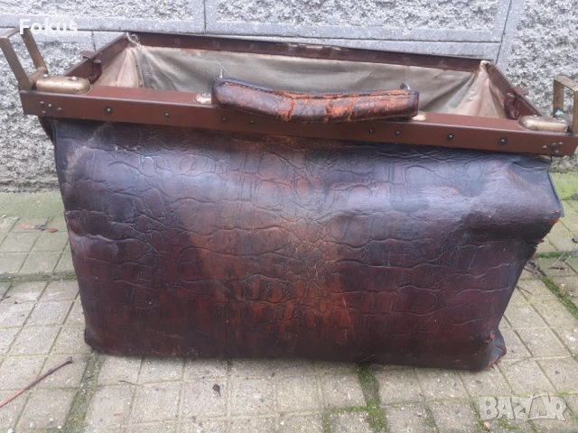 Стара лекарска чанта от дебела естествена кожа с бронзови орнаментии , снимка 5 - Антикварни и старинни предмети - 53499641