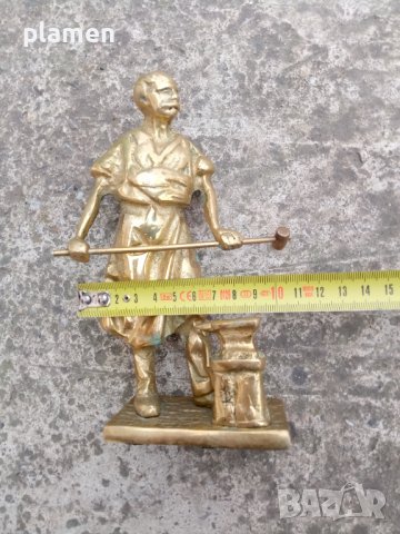 Стара масивна бронзова статуетка на ковач, снимка 3 - Антикварни и старинни предмети - 39716364