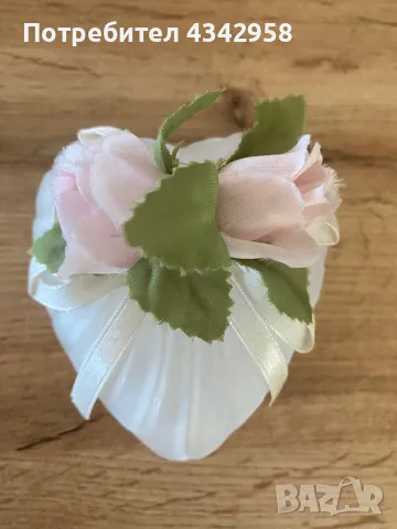 Романтична свещ във форма на сърце. Франция.