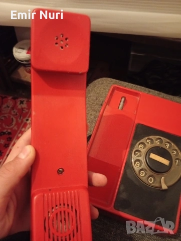 Продавам телефон от социализма червен цвят , снимка 2 - Други - 53638392