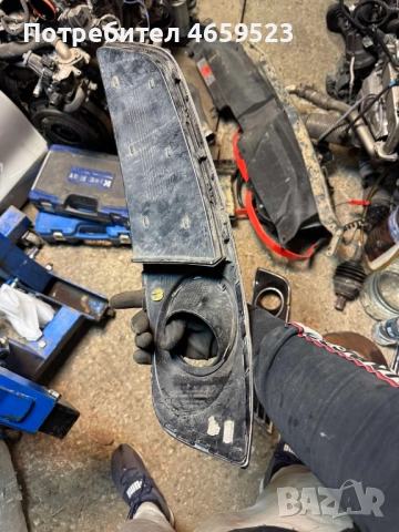 Капачка на решетката на дисктроника дясна от вътре на Ауди Audi A8 D4 H4 само за 20лв. 4H0807151