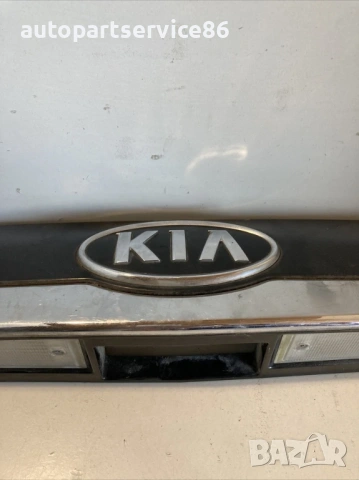 Лайсна за регистрационен номер на задния капак черна за KIA Carnival 2.9 CRDi (2006–2012), снимка 2 - Части - 53218730