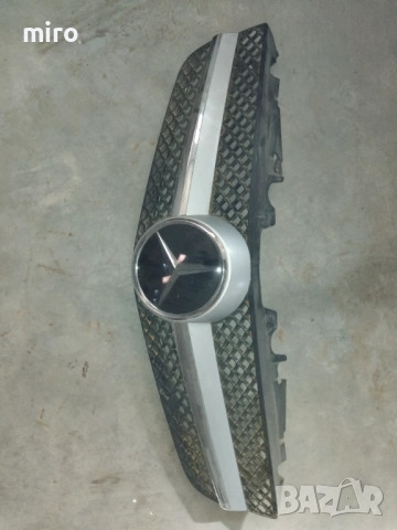 Решетка между фаровете и броня и капак на мерцедес сл. Mercedes SL.