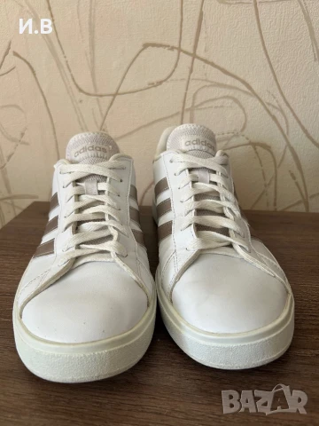 Адидас маратонки в бяло, снимка 4 - Маратонки - 51302782