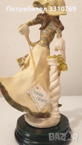 Прекрасна голяма порцеланова статуетка на дама., снимка 2 - Статуетки - 50809595