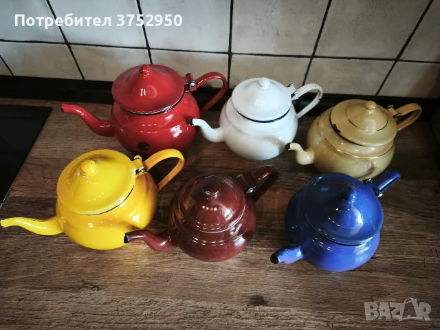 Стари емайлирани чайници , снимка 3 - Антикварни и старинни предмети - 56111694
