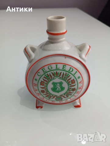 Стара порцеланова бъклица маркирана