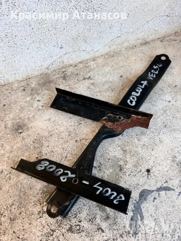 Държач акумулатор за Тойота корола версо.2004-2008г