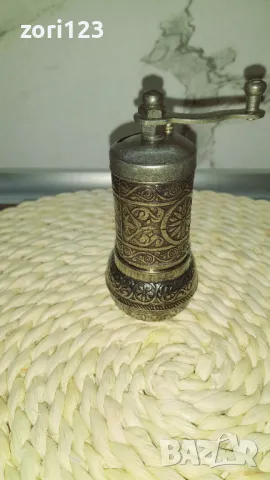 Ръчна мелачка за черен пипер