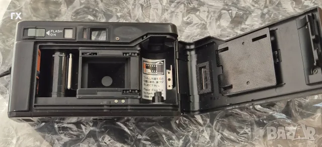 Yashica T AF Carl Zeiss Tessar 35mm f/3.5 T*, снимка 2 - Фотоапарати - 56158693