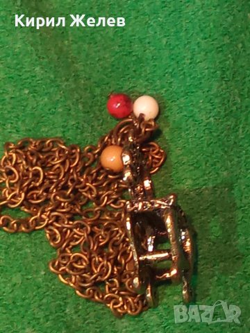 МЕДАЛЬОН МИНИАТЮРА ТОАЛЕТКА СТАТУЕТКА МЕСИНГ 3917, снимка 4 - Колиета, медальони, синджири - 29814986