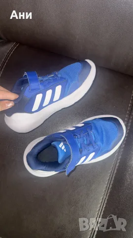 маратонки Adidas 35 номер, снимка 4 - Детски маратонки - 56266716