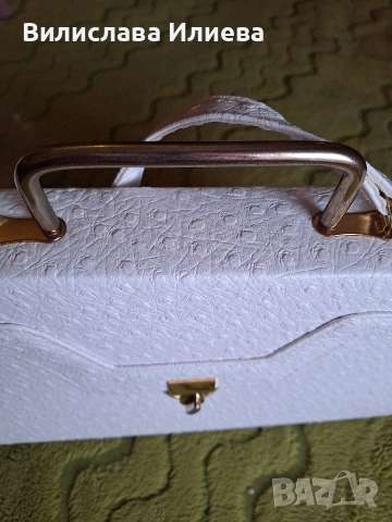 Дамска чанта, снимка 3 - Чанти - 53634600