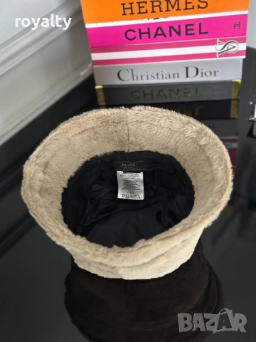 Prad🅰️ зимни дамски шапки Различни цветове , снимка 3 - Шапки - 52182878