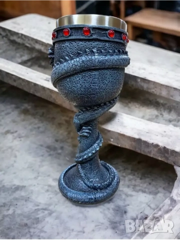 Чаша за вино, изработена от полирезин и метал, снимка 2 - Други ценни предмети - 53717481