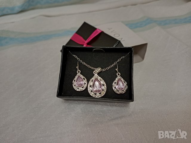 Бижу от ейвън с розови кристали и циркони по края, снимка 3 - Бижутерийни комплекти - 39650534