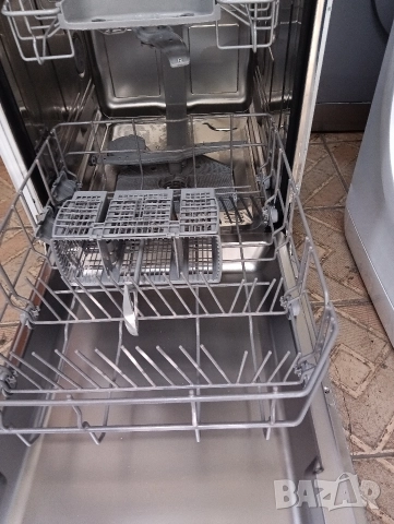 Тясна 45см съдомиялна за пълно вграждане Бош Bosch Made in Germany с две години гаранция!, снимка 7 - Съдомиялни - 52822567