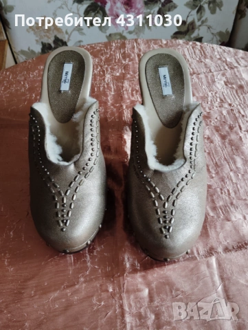 Нови златисти дамски чехли 40 номер, снимка 2 - Дамски обувки на ток - 53412850