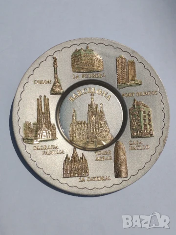 Чиния за стена, сувенир от Барселона. 